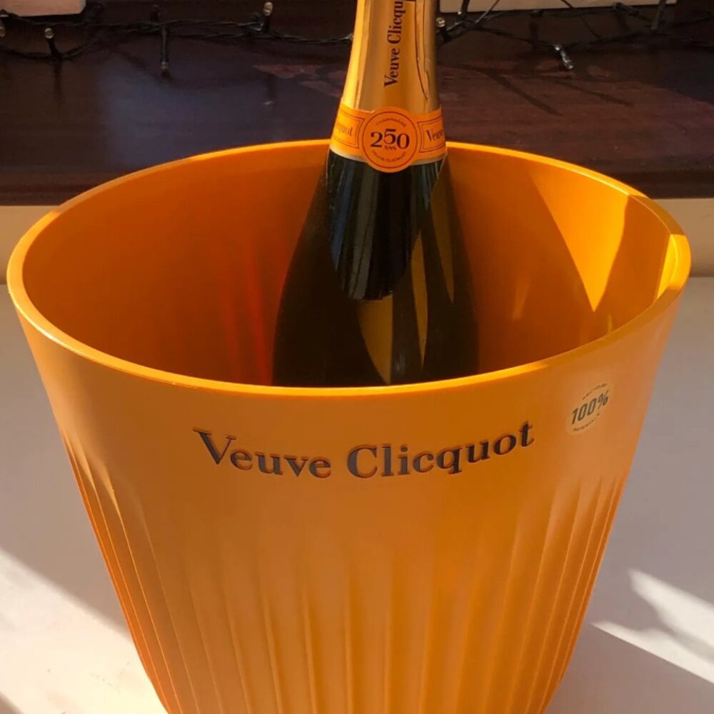 Veuve Cliquot Sunrays Ice Bucket Set with 6 flutes Latest Style Rare Brand New - Picture 3 of 7
